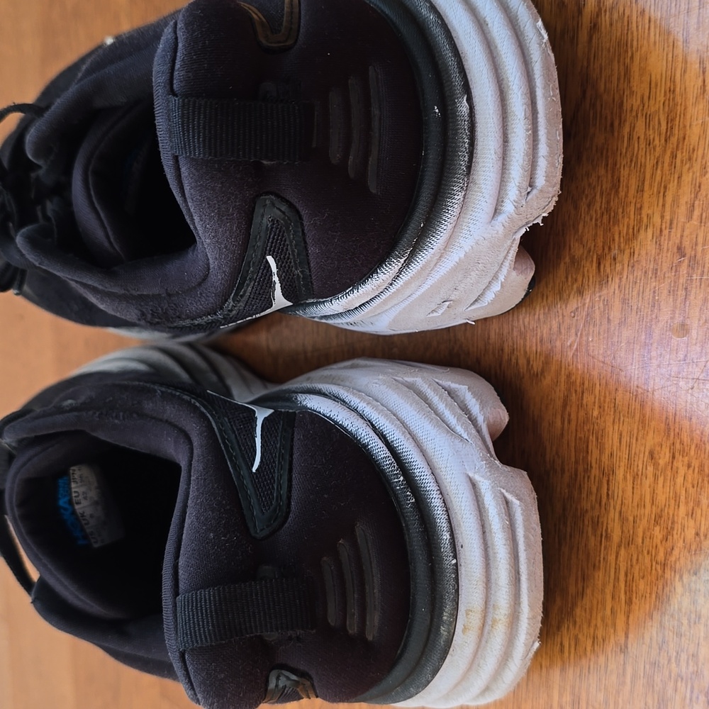 Hoka Bondi 8 Black and White Athletic Shoes size 8.5D - Picture 4 of 7